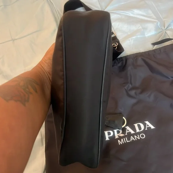 AUTHENTIC PRADA RE-EDITION 2005 - Picture 4 of 9